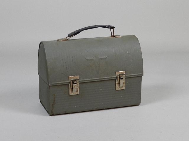 Vintage Metal Lunch Box (1 of 6)