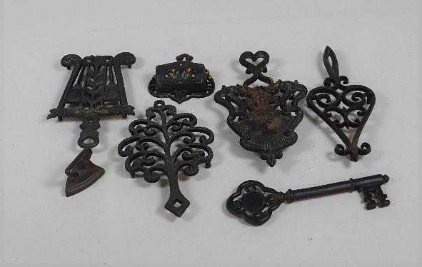 4 Cast Iron Trivets and a Match Holder (1 of 10)