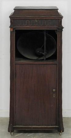 Edison Diamond Disc Phonograph in Large Case (1 of 9)