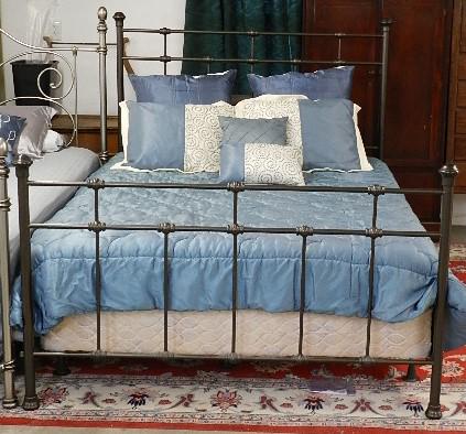 Antique Finish Metal Queen Size Bed (1 of 4)
