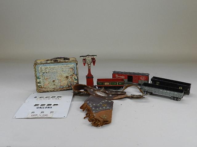 Roy Rogers & Dale Evans Lunch Box, Tin Train Cars, etc (1 of 5)