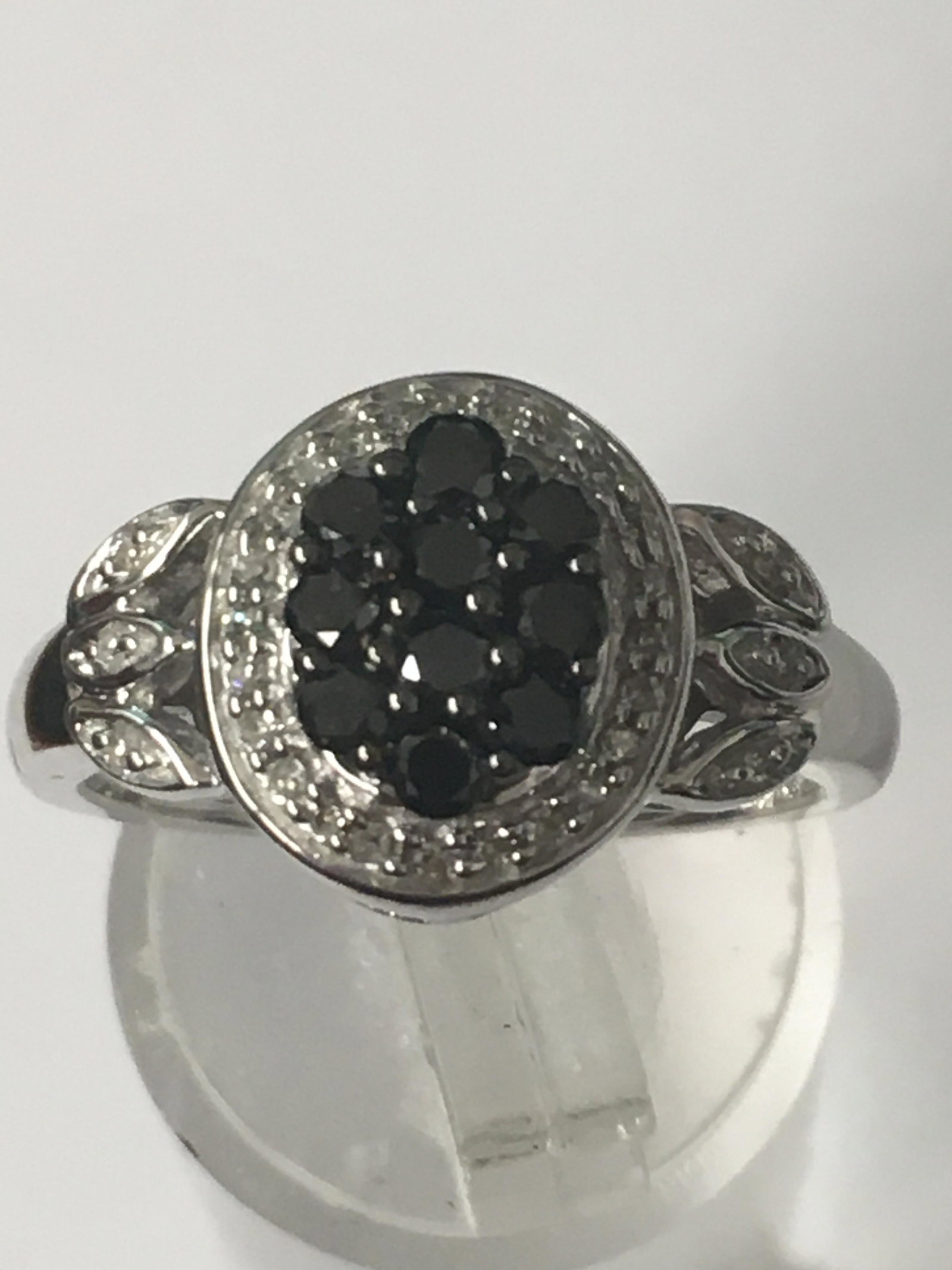 Sterling White & Black Diamond Ring: size 7, 4.270 g
