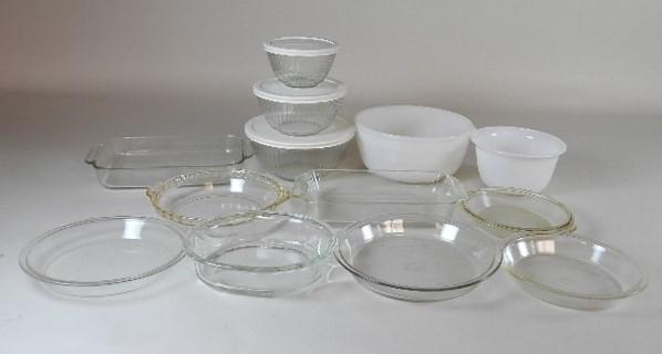 Group of Assorted Baking Dishes: mostly Pyrex includes 3 Pyrex nesting bowls with lids