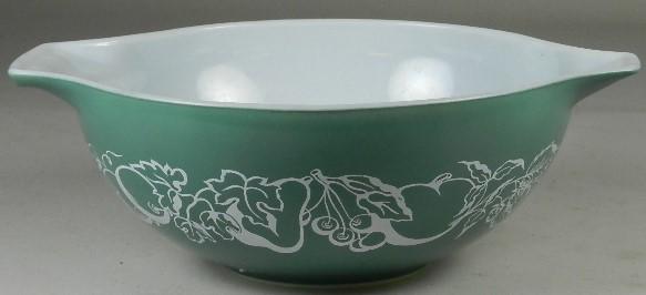 Large Pyrex Mixing Bowl: with fruit pattern decoration, excellent condition, 13" w