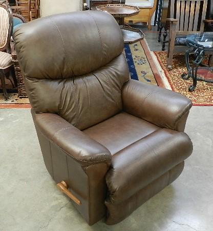 La-Z-Boy Leather Recliner: minor wear, 43" h x 35" w