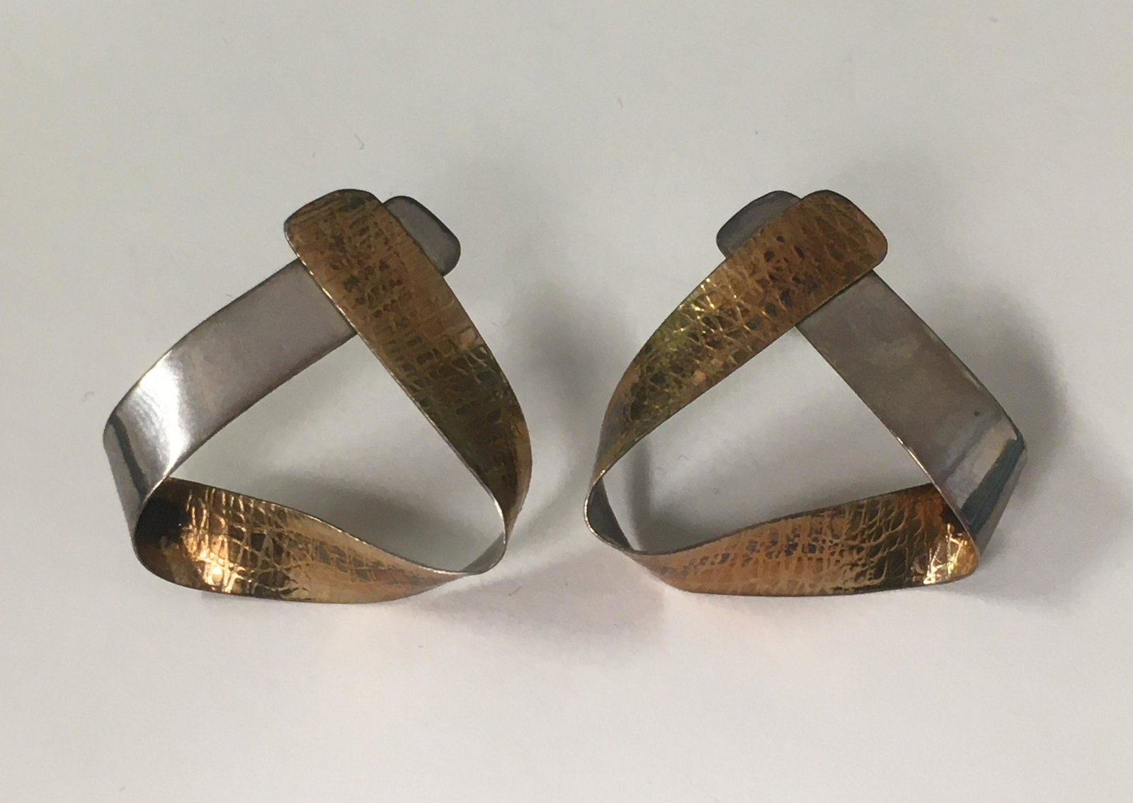 18k Yellow Gold & Sterling Ribbon Earrings: 1" h