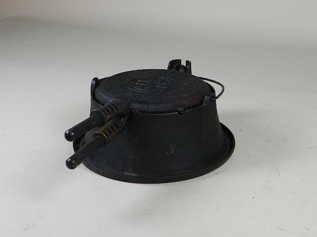 Griswold No 8 Waffle Maker (1 of 6)