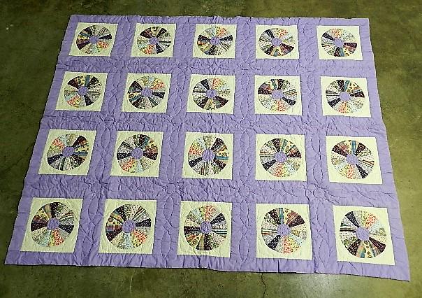 Handmade Dresden Plate Variation Quilt (1 of 3)