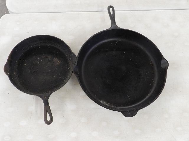 2 Vintage Lodge Skillets (1 of 7)