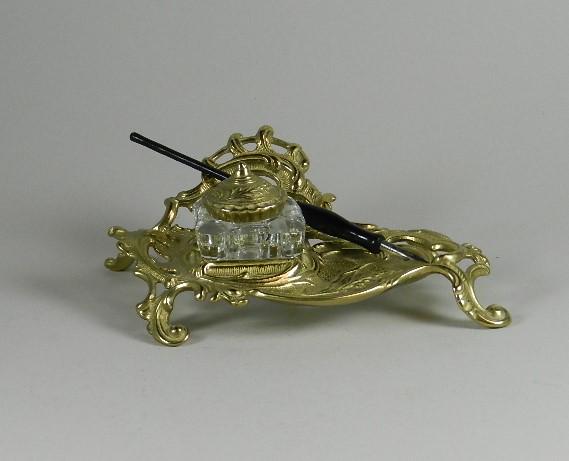 Virginia Metal Crafters Rococo Style Inkwell (1 of 5)