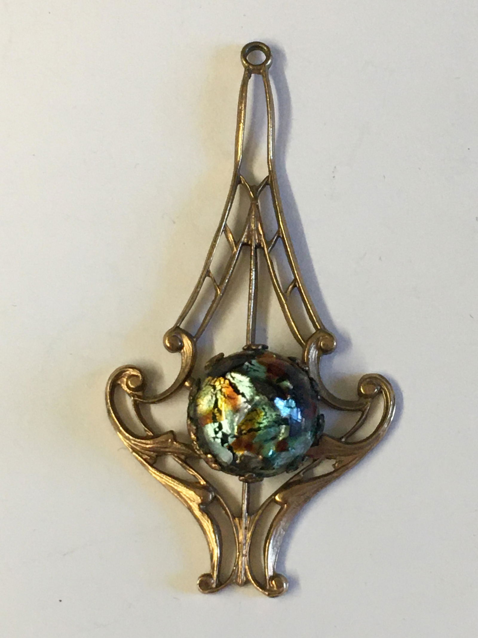 Vintage Art Deco Pendant: 2" h