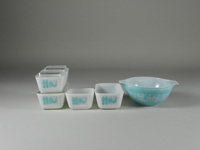 5 Pyrex Refrigerator Jars & a Mixing Bowl: minor wear, bowl: 9 1/2" h