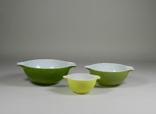 3 Pyrex Mixing Bowls: wear from use, largest: 13" w