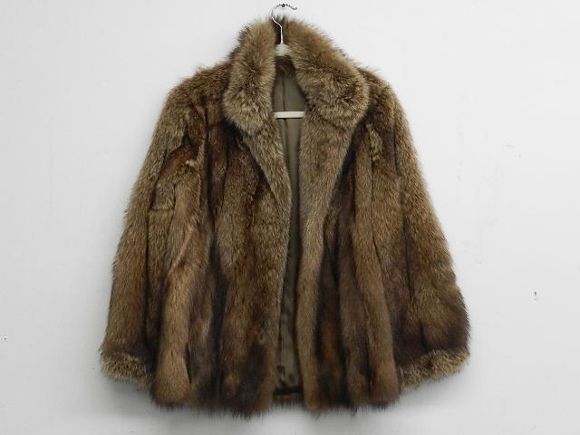 Vintage Fisher Fur Coat: no labels, minor wear, approximately 20" w at shoulders and 26" long