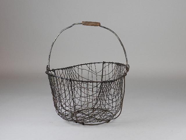 Wire Egg Basket: Heavy wear from use and spots of rust. 14 1/2" w