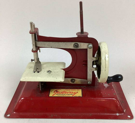 Gateway Junior Model NP1 Sewing Machine (0214) on Aug 13, 2022 Valley Auctions in VA