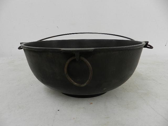 Vintage Erie Cast Iron: very good condition, 4 1/2" h x 10 1/2" d