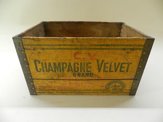 Champagne Velvet Drink Crate: general wear, 11 1/2" h x 17 1/2" w x 10" d