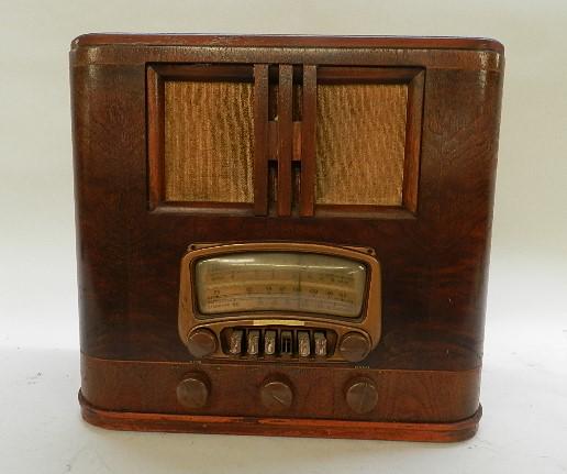 Airline Airwave Radio: untested, wear, missing knob cover, 17" x 9" x 16"