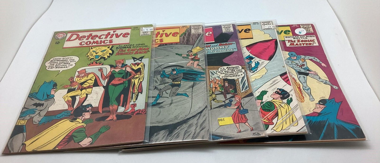 Lot of 5 Issues DC Detective Comics (1 of 3)