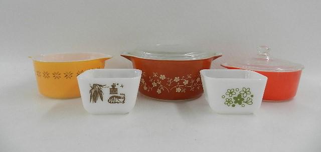 Five Pieces Pyrex Ovenware (1 of 3)