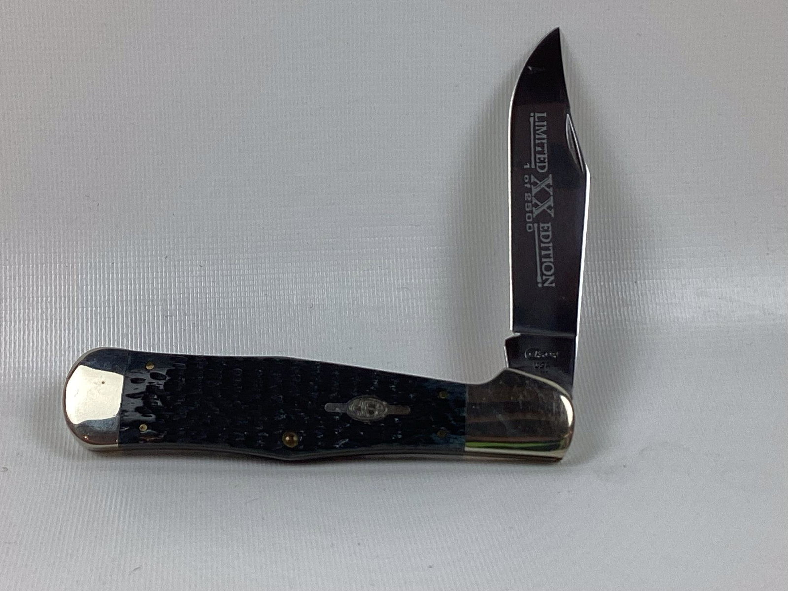 Case XX C61050 Three Dot Limited Edition Pocket Knife: Blade etched 1 of 2500. Bone handles. Minor wear. 5 1/2? closed.