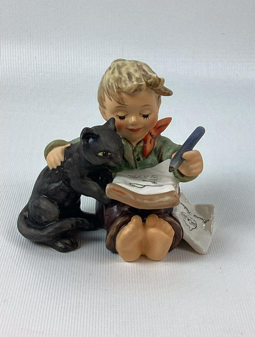 Goebel Hummel The Cat?s Meow: Trademark 8. Excellent condition. 3 1/2" tall.