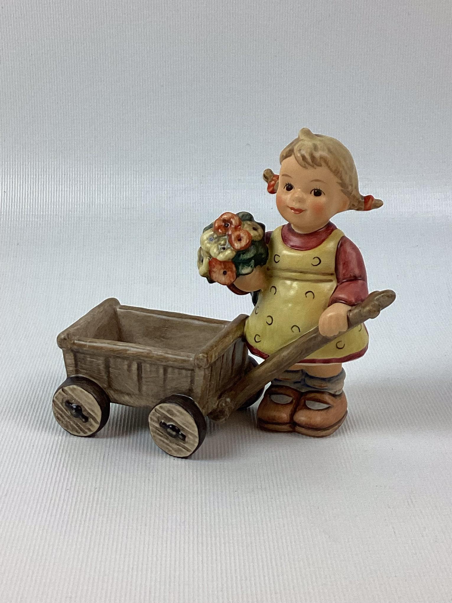Goebel Hummel Surprise Visit: Trademark 8. Excellent condition. 4" tall.