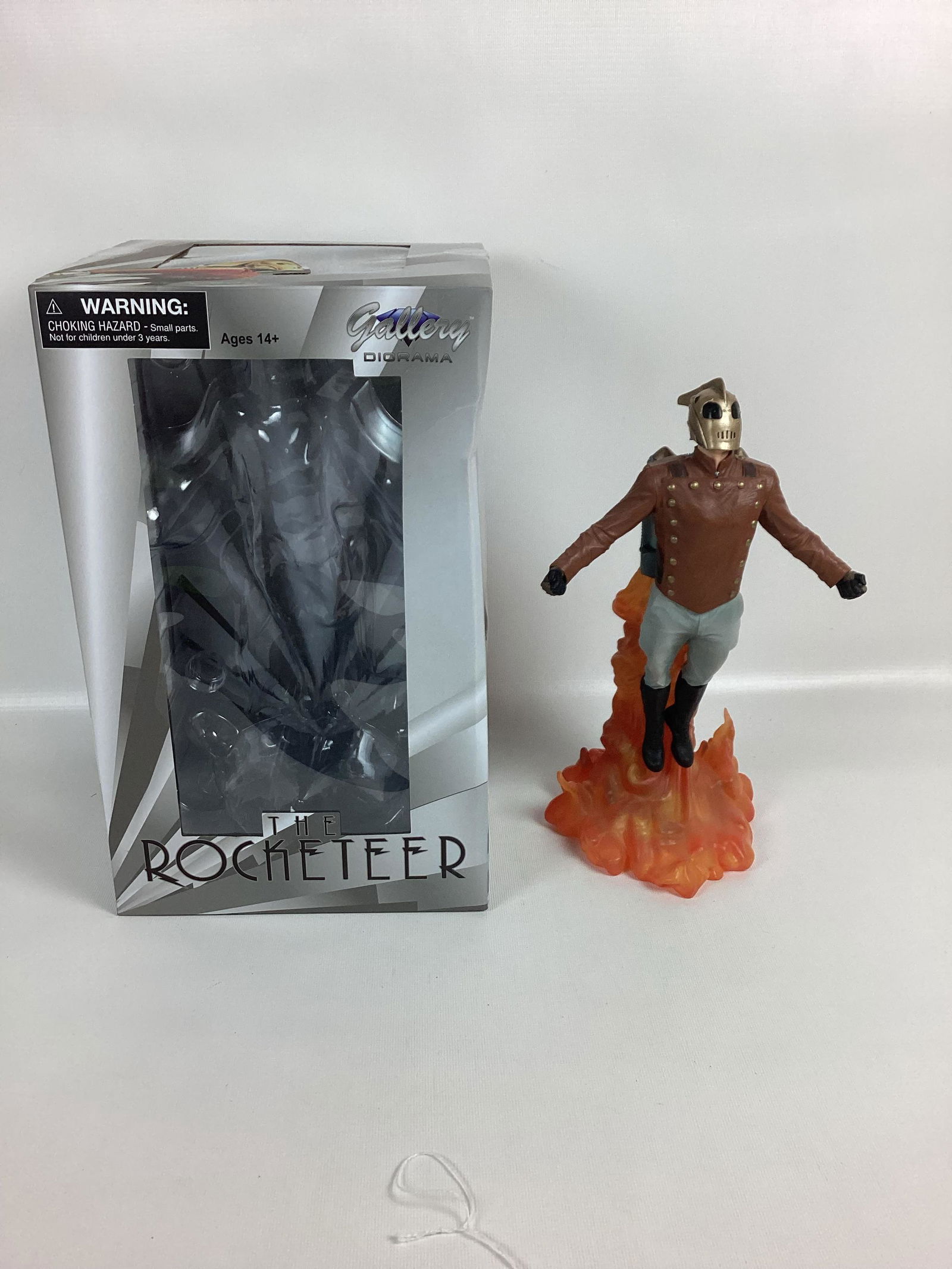 Diamond Select Toys The Rocketeer Statue (1 of 4)