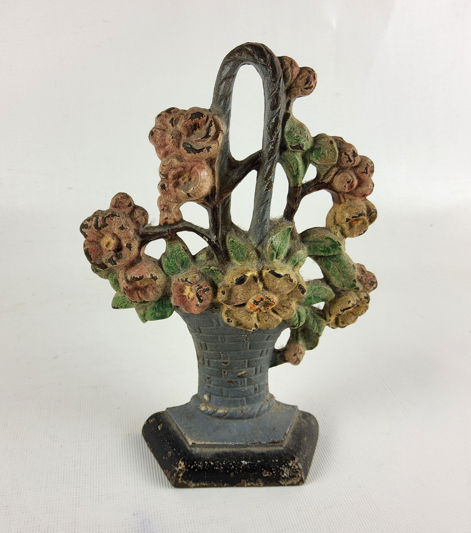 Vintage Hubley 329 Cast Iron Flower Basket Door Stop (1 of 3)