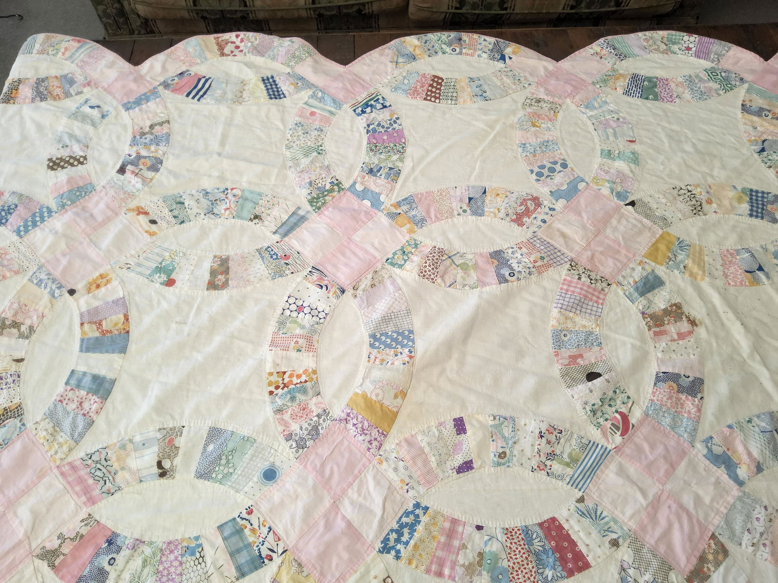 Vintage Hand Stitched Feedsack Material Double Wedding Ring Quilt (1 of 4)
