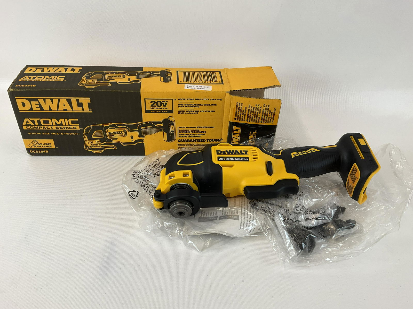 DeWalt Compact Series Battery Operated Multi Tool (1 of 5)