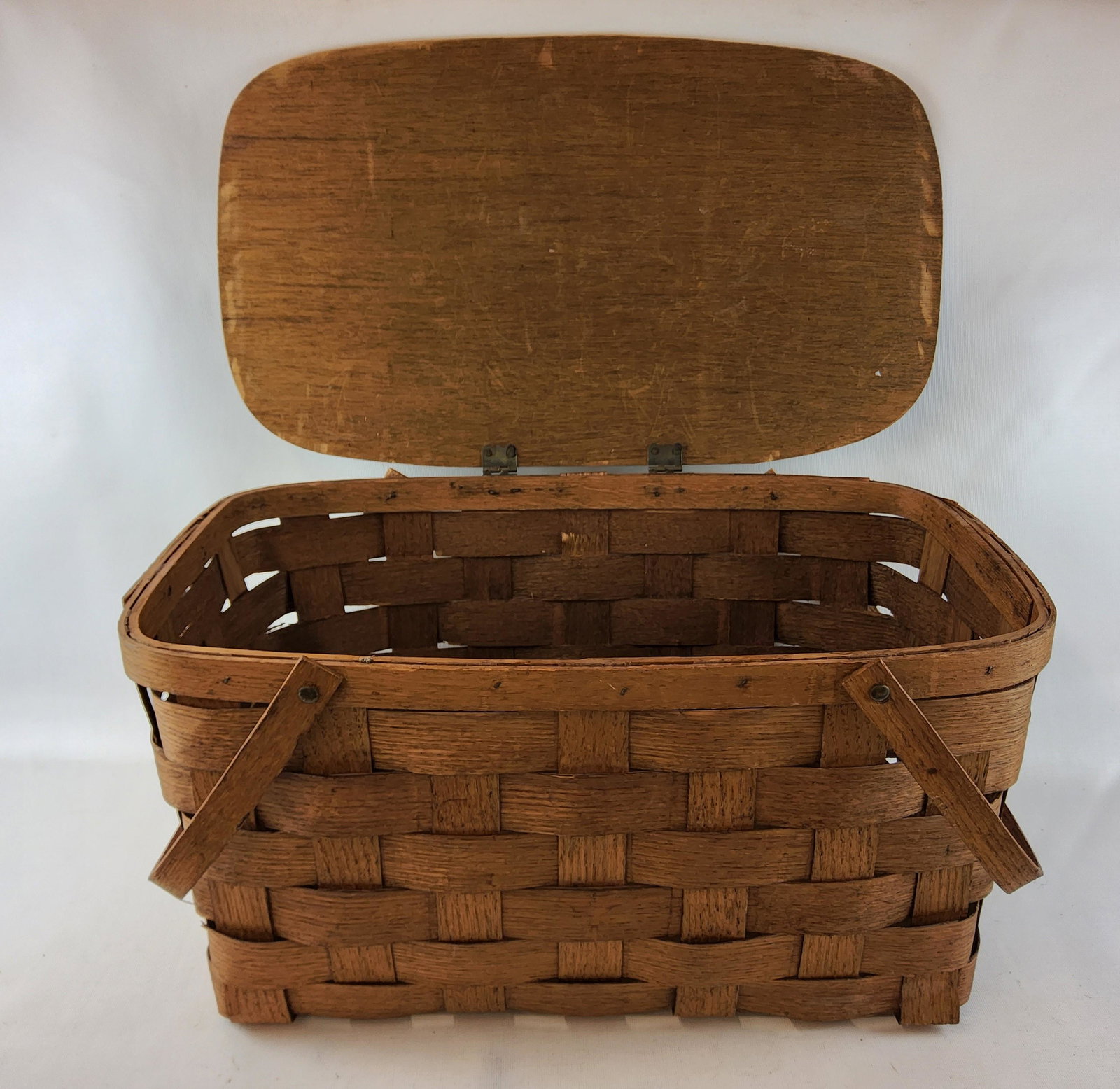 Vintage Wicker Picnic Basket: General wear - 10" x 12" x 20"