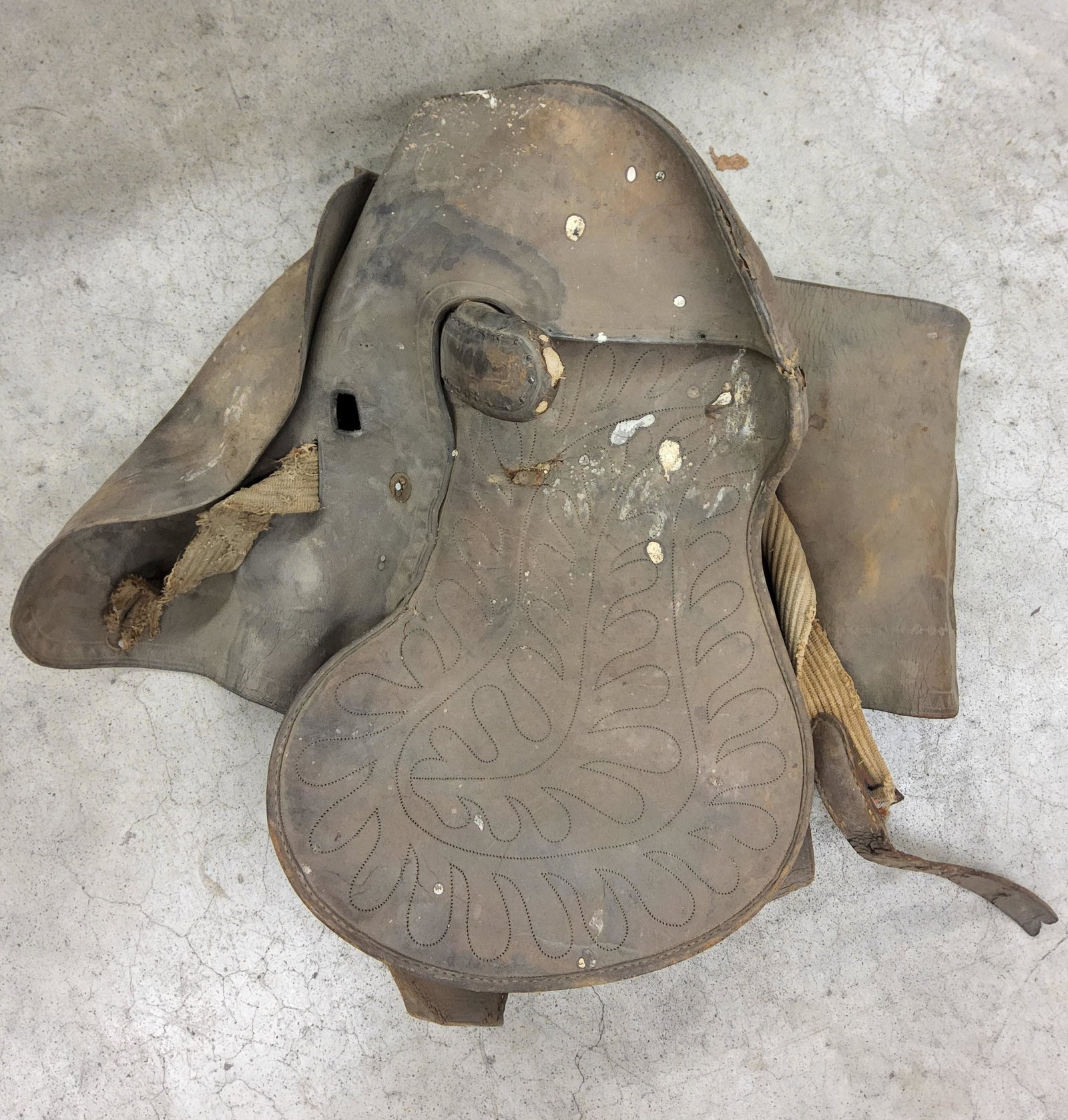 Early Vintage Leather Ladies' Side Saddle (1 of 2)