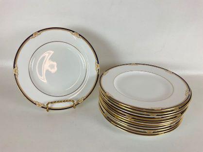 Wedgwood Cavendish Plates: Set of 12 luncheon plates. 8 " wide. Good condition. Stand not included.