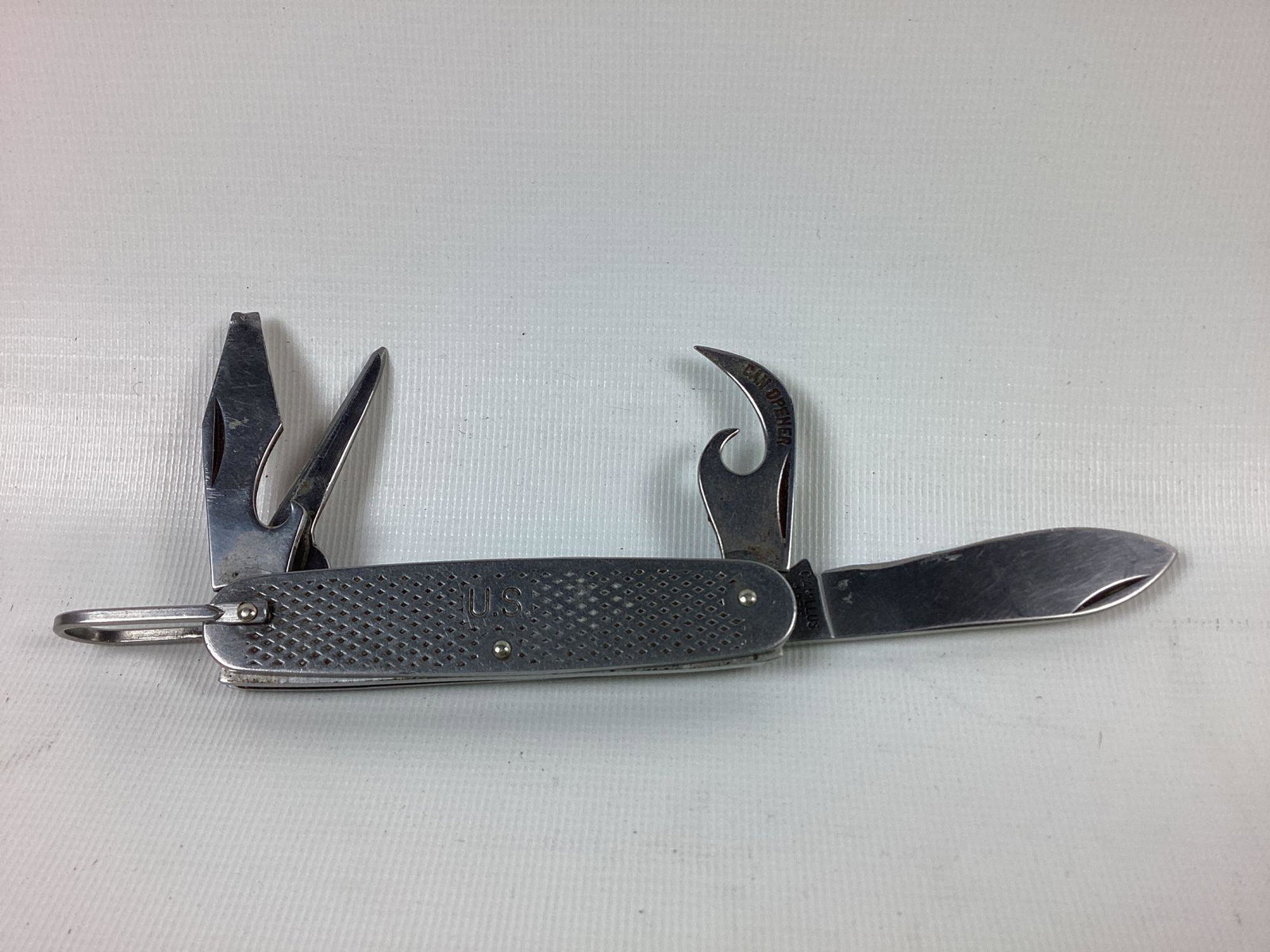 US Military Camullis Pocket Knife: Dated 1976. Wear from use. 3 3/4" long closed.