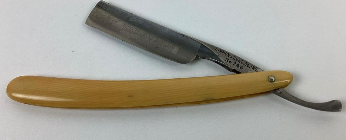 Simmons Hardware Co Keen Kutter 746 Straight Razor: Minor wear and a few rust spots. 6 1/2" long.