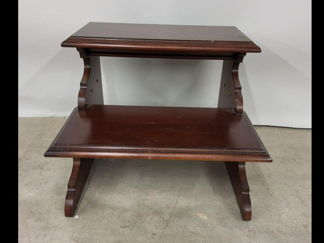 Mahogany Finish Bed Step: Wear from previous use. Slight surface blemishes. W 20" L 18" H 15"