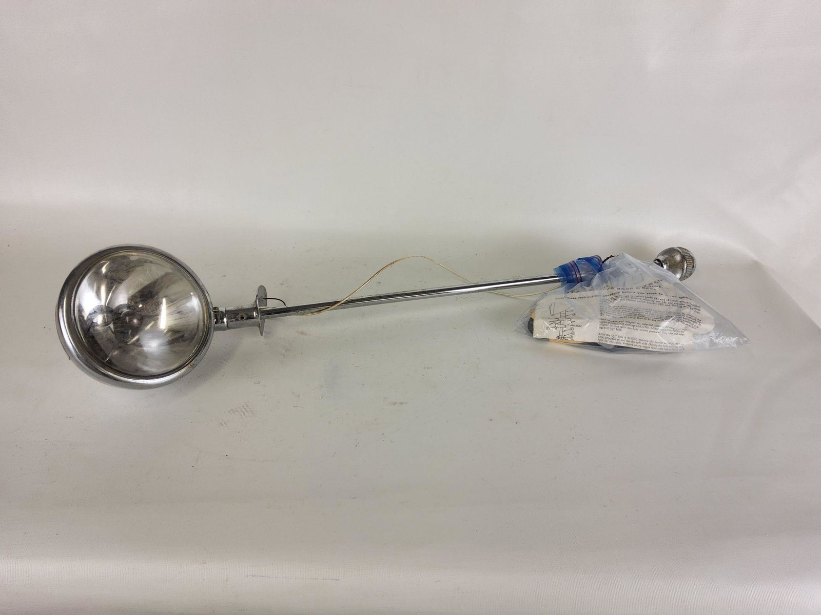 Vintage Mobilite Thru the Roof Automobile Auto Spotlight: Manufactured by Kidde with GE bulb. Good condition with light general surface wear including light tarnish and pitting. Includes mounting instructions and parts. Measures 31 inches long.
