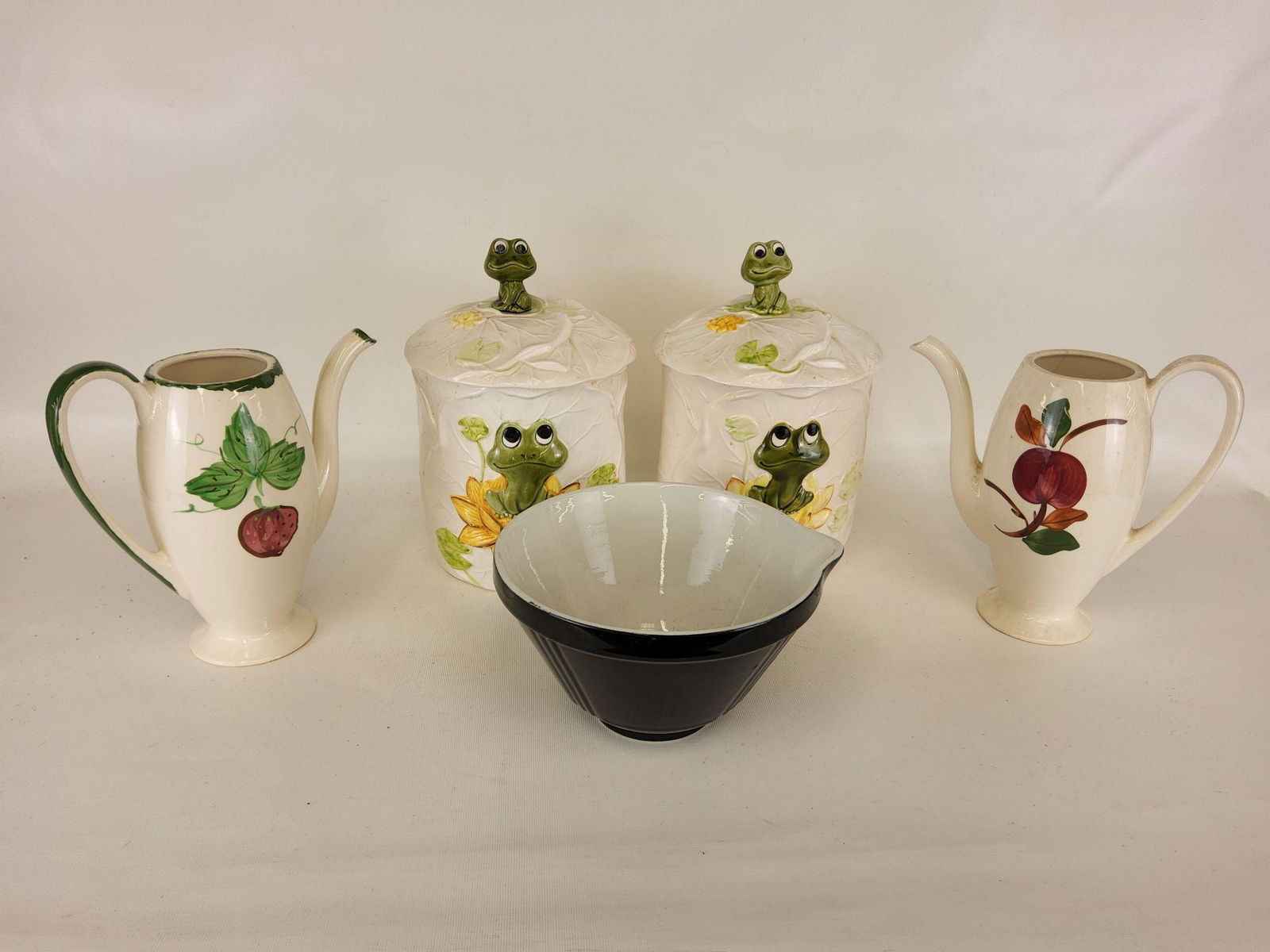 1978 Sears Frog Ceramic Cookie Jar Art Deco Bowl +: Includes a pair of Sears and Roebuck retro frog canisters (6.5 inches in diameter, 10.5 inches tall), black Art Deco batter bowl (8 inches in diameter, 5 inches high), and two ceramic teapots (9 inche