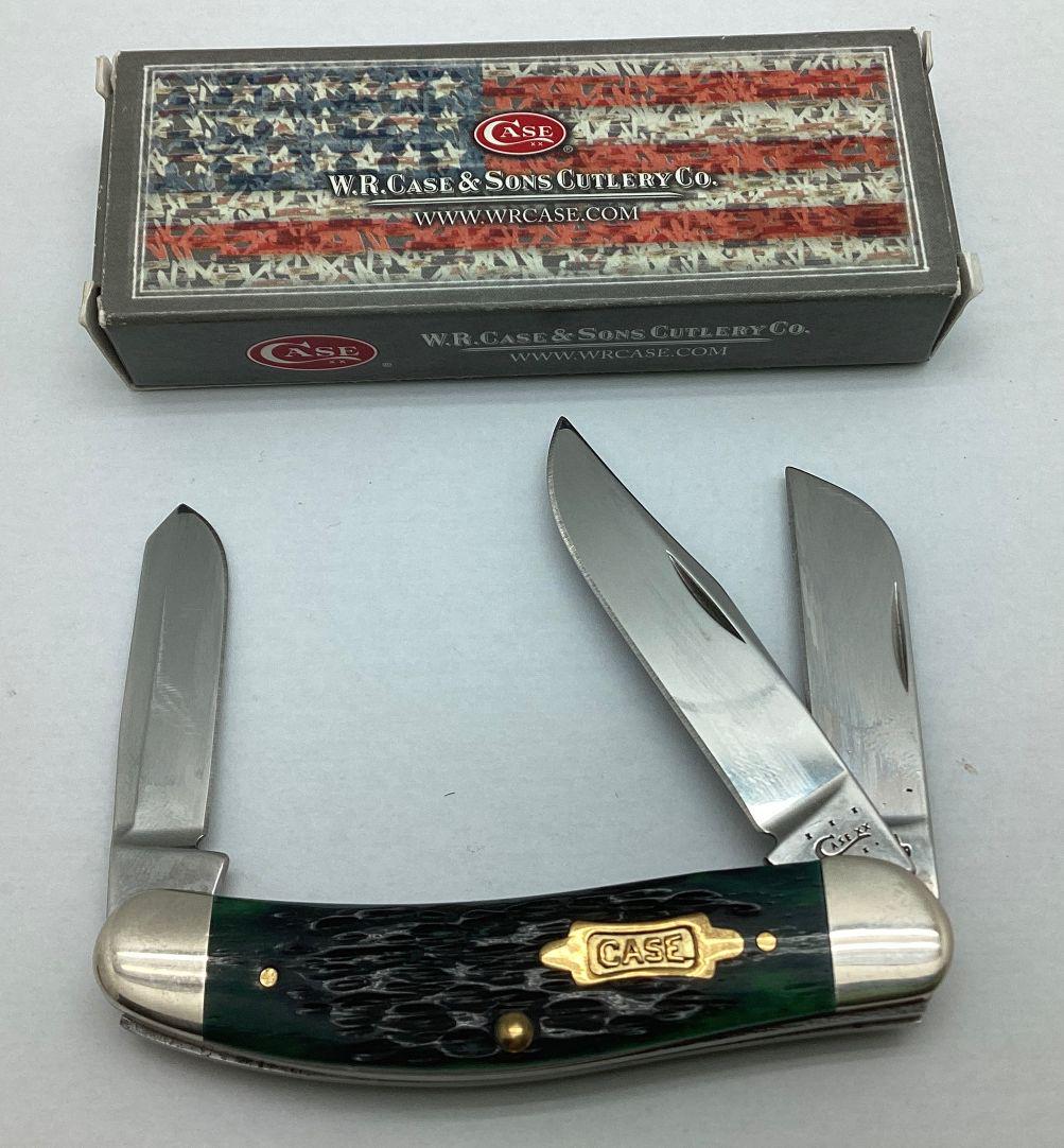 Case XX TB6339 SS Sowbelly Pocket Knife: Hunter green jigged bone handles. Minor wear. In original box. 3 3/4" long closed.