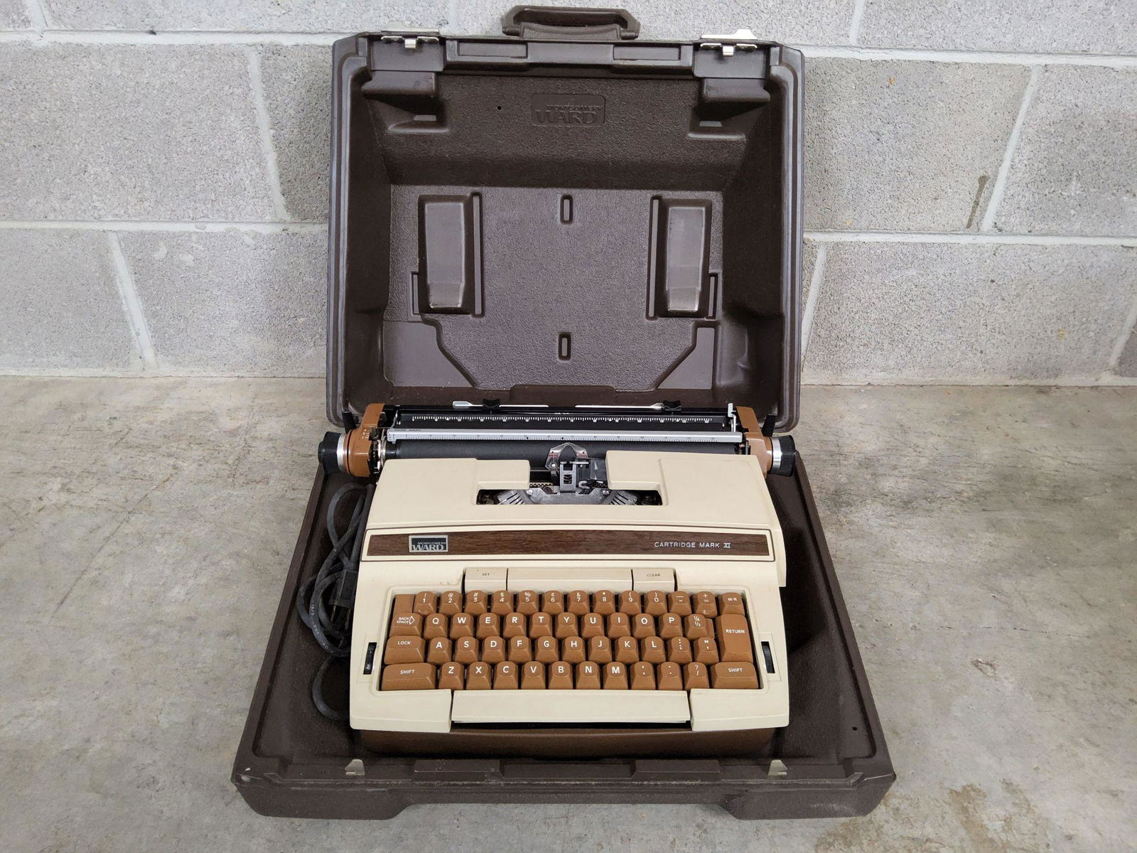 Vtg Montgomery Ward Cartridge Mark XI Typewriter with Case: Powers on and seems to work as it should.