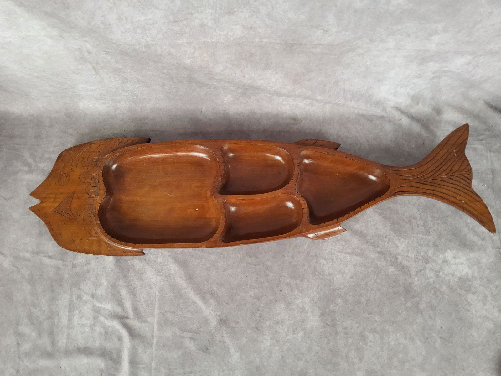 Vtg MCM Wood Carved Fish Serving Tray (1 of 4)
