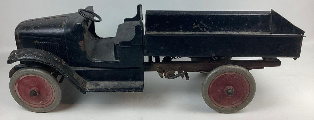 1920s Buddy L Chain Lift Dump Truck (1 of 5)