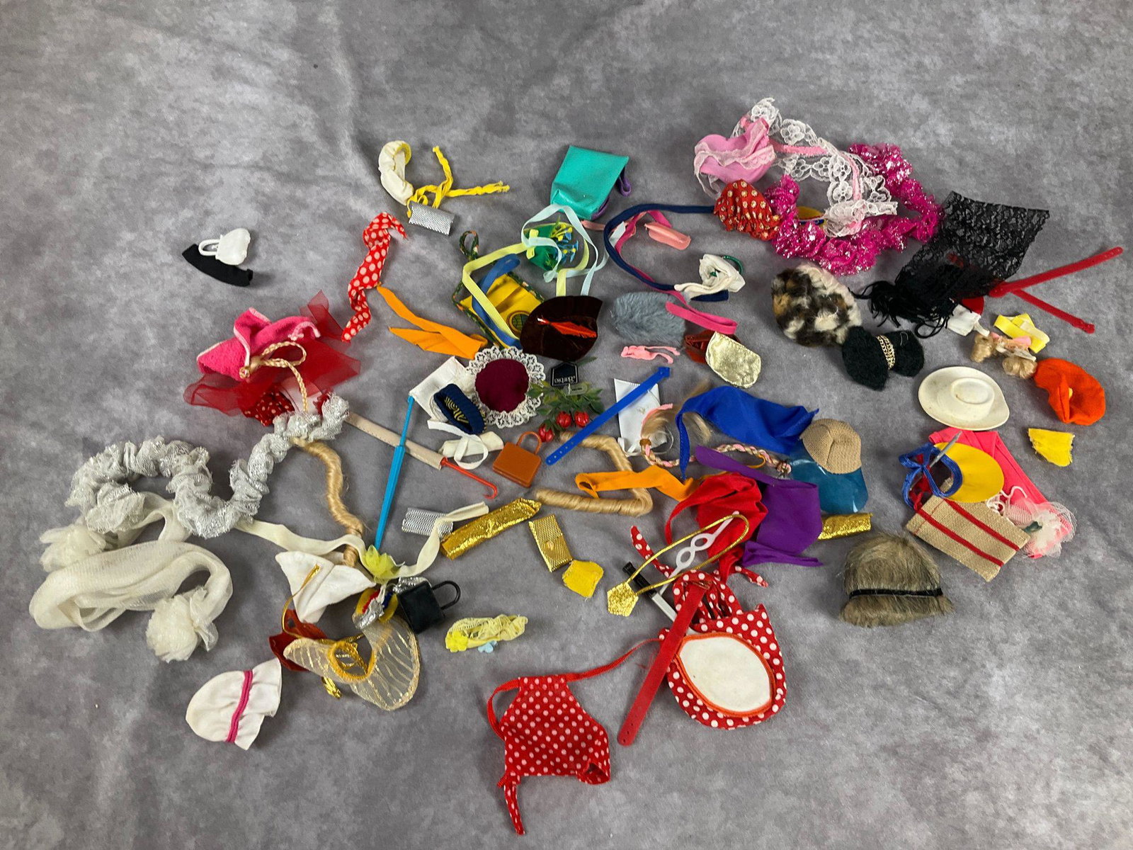 1970's Barbie Accessories (1 of 9)