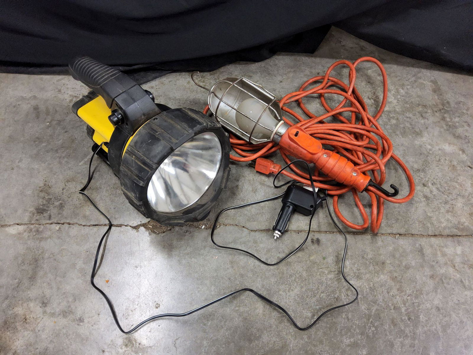 Hanging Shop Work Light and Spotlight (1 of 2)