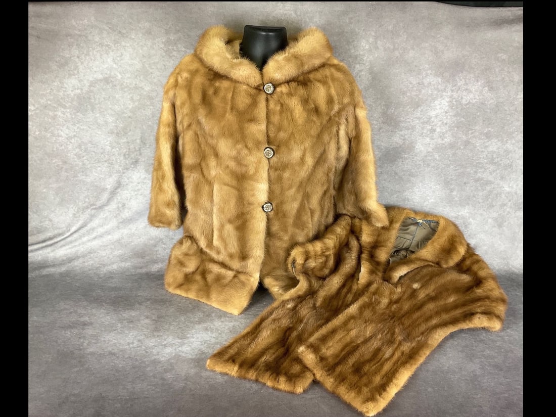 Fur Coat & Stole (1 of 11)