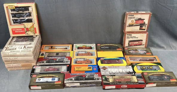 Lot of HO Rolling Stock Cars: Various types and road names. Boxes show wear. Stored in a damp area.