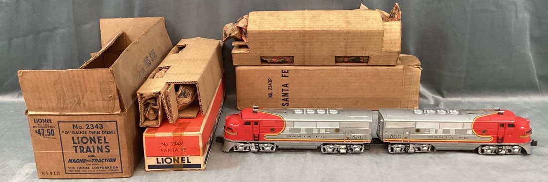 Lionel 2343 Santa Fe Powered and Dummy Engines in Master Box (1 of 8)
