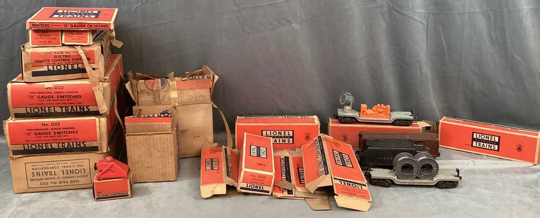 Lot of Lionel Track, Switches, and Cars (1 of 5)